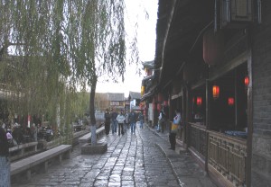 麗江古城內的五花石板路