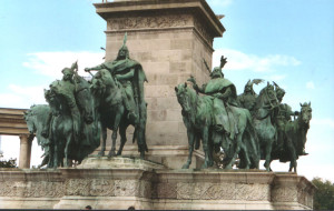 匈牙利英雄廣場上的馬札爾騎士雕像