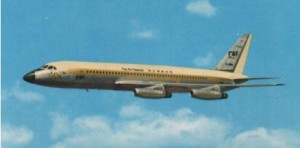 翠華號機身金黃色，機頭兩旁有兩條龍