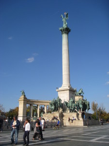 布達佩斯英雄廣場的一千年紀念碑