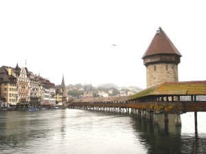 瑞士盧森湖上的花橋