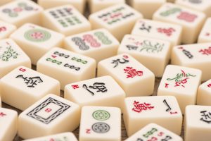 麻將牌磚砌新年