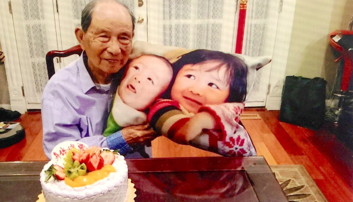 百歲肇始第一曲：咱三巧拍慶壽照