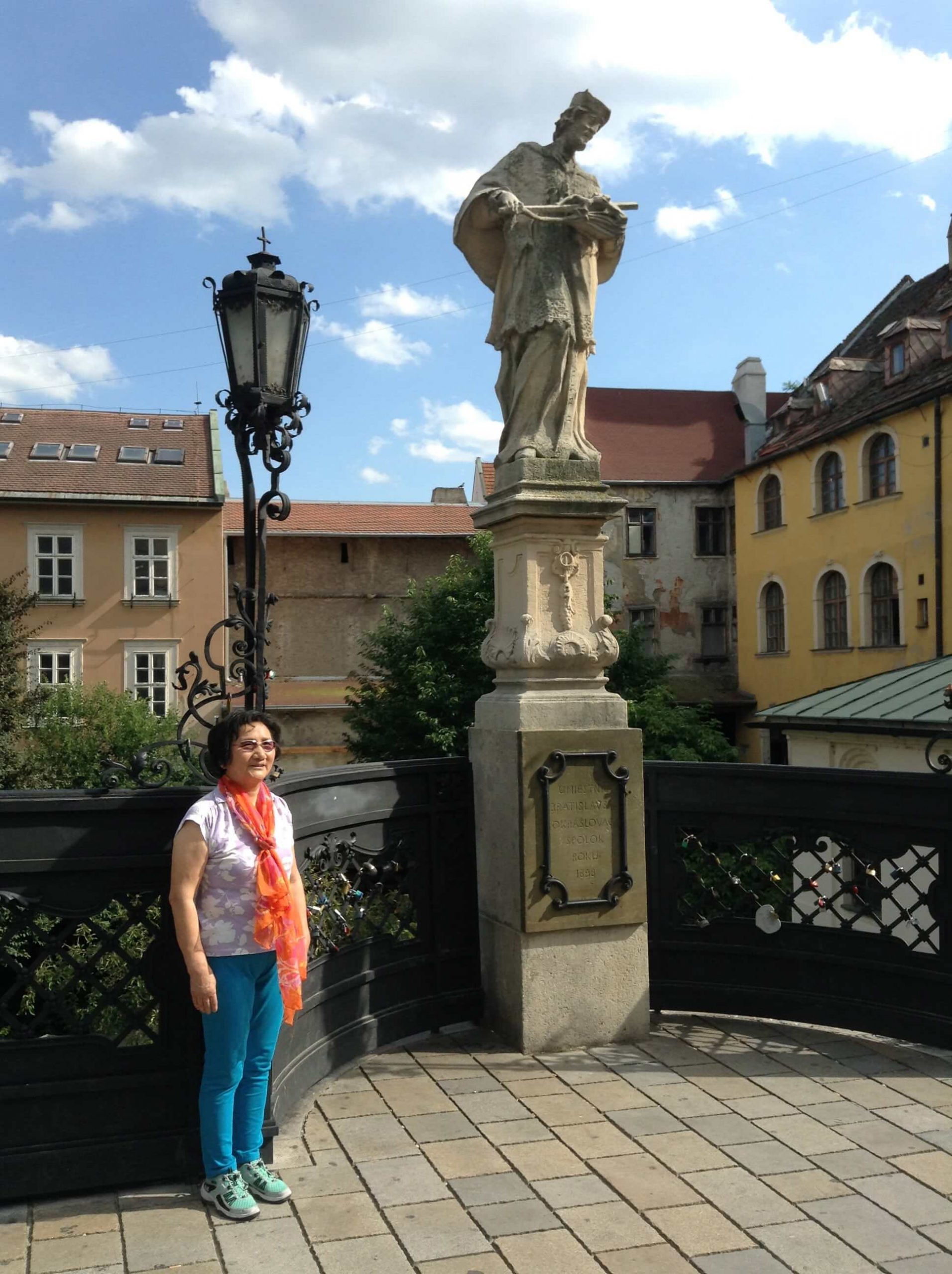 斯洛伐克,布拉迪斯拉發街道的一座雕像